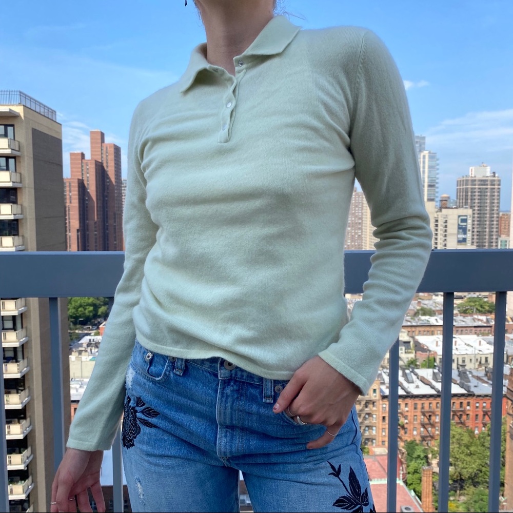 Brunello Cocinelli green cashmere sweater collar